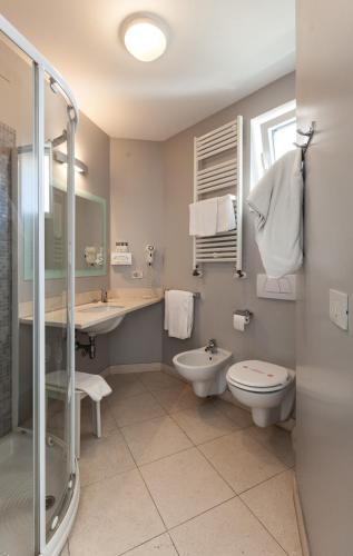 Triple Room with Garden View image 2