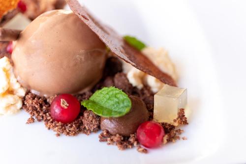 Logis Hotel Restaurant du Pont - image 8