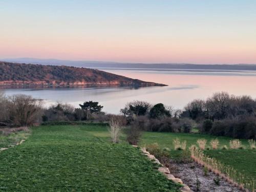 La Pointe sur l'eau - Vue mer - Piscine intérieure gîte à louer Illien Serpil