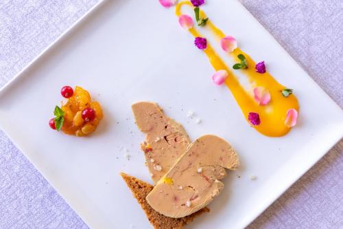 Logis Hotel Restaurant du Pont - image 4