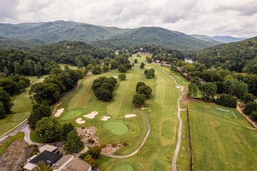 Hilltop Hideaway At Rumbling Bald on Lake Lure! - image 3