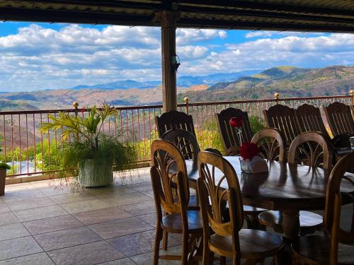 المرافق, Hotel y Restaurante La Perla, Cacaopera, Morazan, El Salvador in La Union