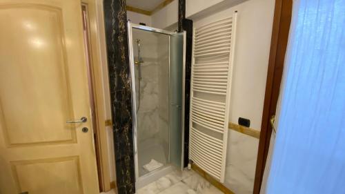One-Bedroom Apartment image 10