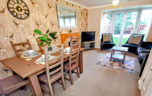 No 23- Large Spacious 3 Bed Home - Parking & WiFi - Nantwich