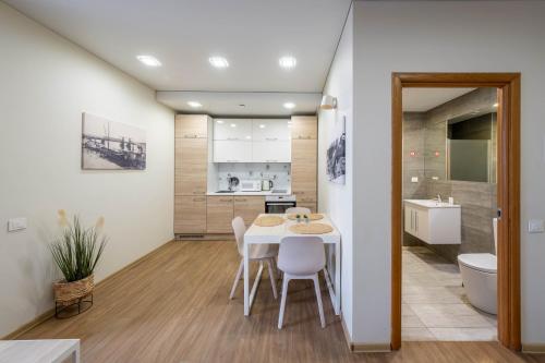 Studio with Sofa Bed and a River View image 5