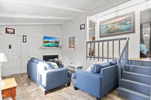 Beachy Getaway - Cozy and Secluded Lodge Home in 나이트데일