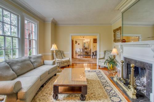 Family Laurinburg Home with Private Yard and BBQ in 勞林堡(NC)