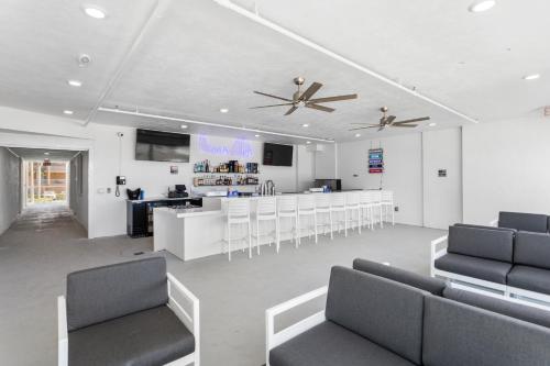 499505116 Ocean Club Treasure Island Hotel