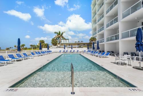 Swimming pool, Ocean Club Treasure Island Hotel in Treasure Island (FL)