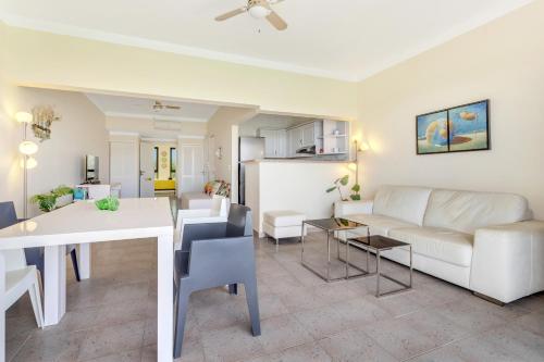 厨房, Caribbean Court, Harbor View Apartment in 克拉伦代克