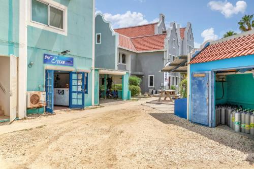酒店外观, Caribbean Court, Harbor View Apartment in 克拉伦代克