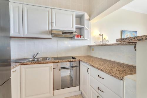 厨房, Caribbean Court, Harbor View Apartment in 克拉伦代克