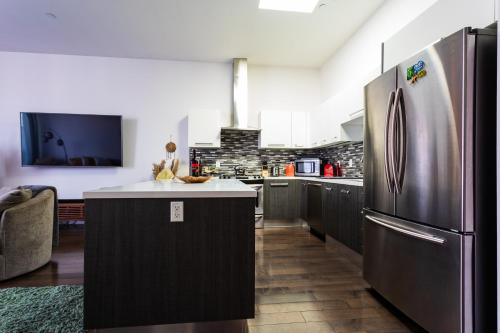 1- Bdr Condo w Patio Close to the beach in Long Beach, USA