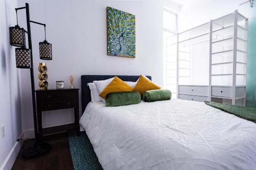 1- Bdr Condo w Patio Close to the beach in Long Beach, USA