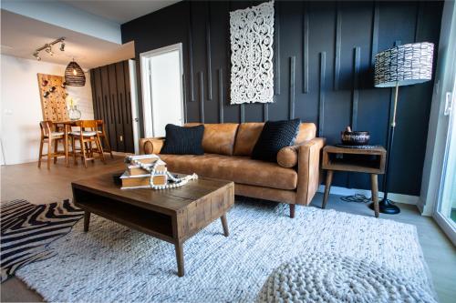 2 Bdr Apt w balcony in Heart of Hollywood in Los Angeles, USA