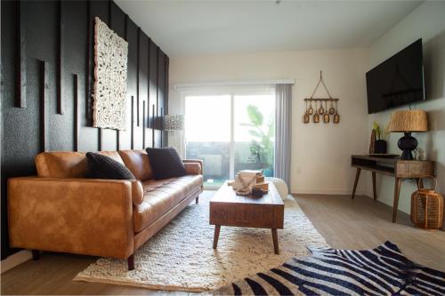 2 Bdr Apt w balcony in Heart of Hollywood in Los Angeles, USA