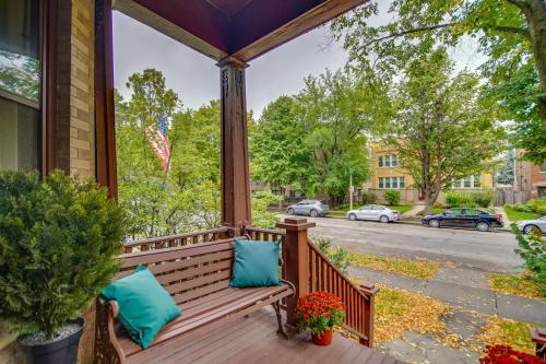 Historic Townhome in Oak Park with Backyard!