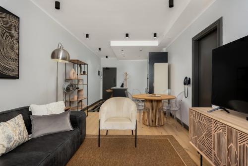 Luxury Green Point Apartment with Backup Power