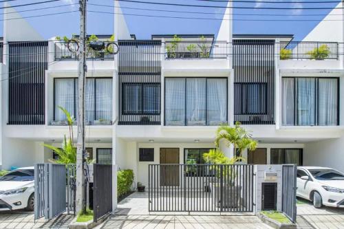 3BDR Townhouse in Laguna Park