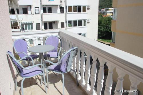 Apartment Glomazic Set in a prime location of Budva, Apartment Glomazic puts everything the city has to offer just outside your doorstep. The hotel offers a wide range of amenities and perks to ensure you have a great t