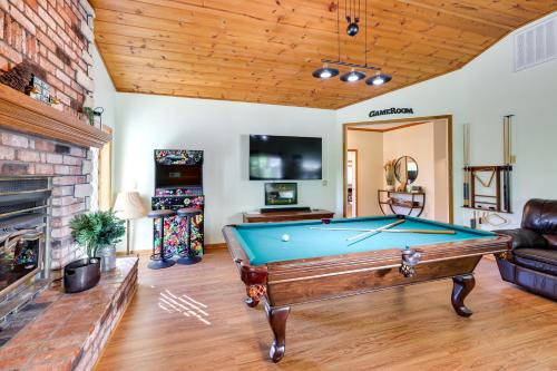 Spacious Lake Arrowhead Gem with Game Room and Patio! in Lake Arrowhead, USA