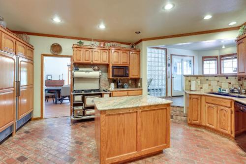 Spacious Lake Arrowhead Gem with Game Room and Patio! in Lake Arrowhead, USA