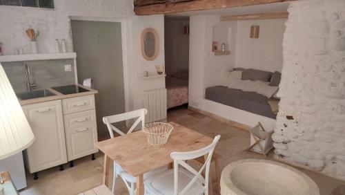 Studio au calme au coeur du village médiéval avec rue piétonne - Location saisonnière - Cagnes-sur-Mer