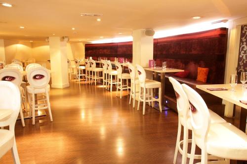 Waterfoot Hotel - image 11