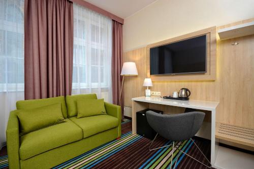 Stay Inn Hotel - image 12