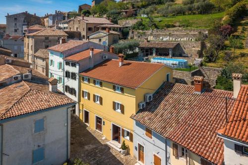 Rustic villa Pietro with panoramic view in Motovun