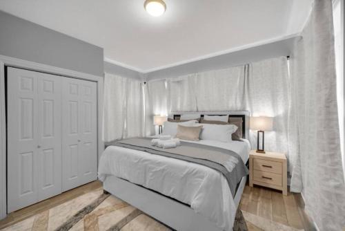 Spacious Haven 8-Min to Chicago Sleeps 10 in Forest Park, USA