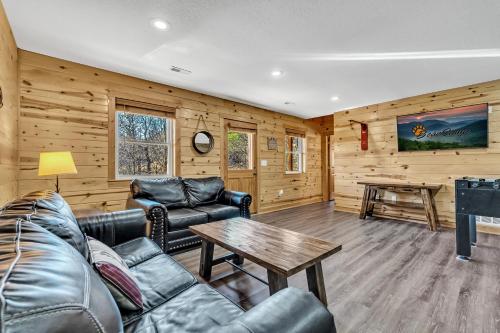 Paradise Found Hot Tub Mtn Views Game Room 560 FREE tickets each paid day! - image 5