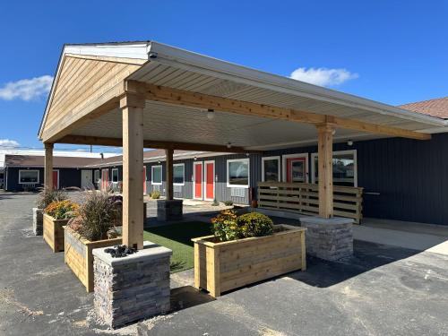 外部景觀, Explorer Rest & Recreation in 桑達斯基市中心