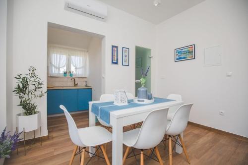 One-Bedroom Apartment room in Apartments Salsa