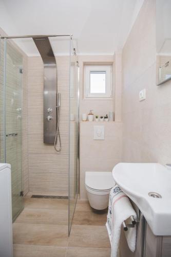 One-Bedroom Apartment image 3