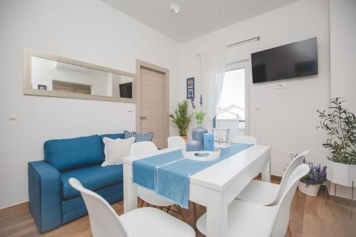 One-Bedroom Apartment image 4