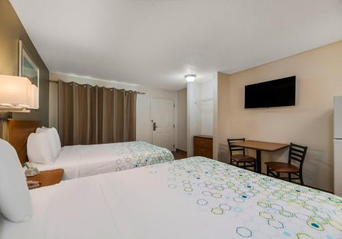 HomeTowne Studios by Red Roof Orlando - UCF Area HomeTowne Studios by Red Roof Orlando - UCF Area