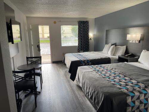 Standard Queen Room