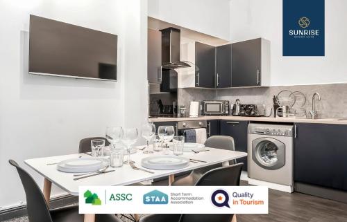 LAW 5 - DIGS - INVOICE and REDUCED PRICE only via SUNRISE SHORT LETS DUNDEE, 2 rooms, 4 Double Beds, Fully Equipped, Free Parking, WiFi, 3xSmart TVs, Groups, Families, Food, Shops, Bars, Centrally Located, Short or Long Stays, Dundee (fotografie 8)