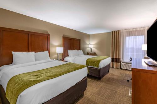 2 queen beds