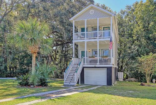 Cams Retreat on Apple Street in Charleston, USA