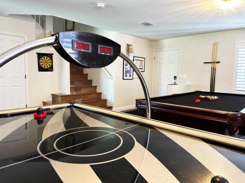 Luxury and Harmony in a 6BR Dream Villa; Pool, Hot Tub, Game room, Near the Las Vegas Strip, Las Vegas (photo 6)