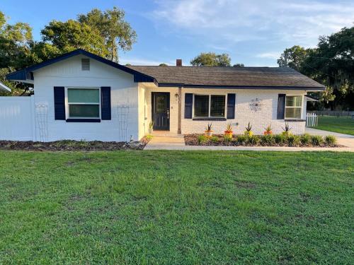 7th Avenue Bungalow in Mount Dora, USA