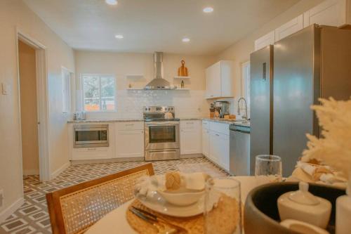 Casa Urbana-2BD-2BTH-Hot Tub-Pet Friendly-No Pet Fees! in Albuquerque, USA