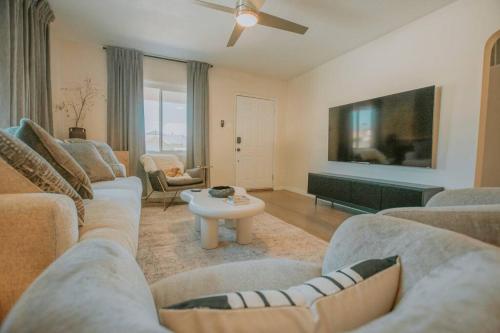 Casa Urbana-2BD-2BTH-Hot Tub-Pet Friendly-No Pet Fees! in Albuquerque, USA