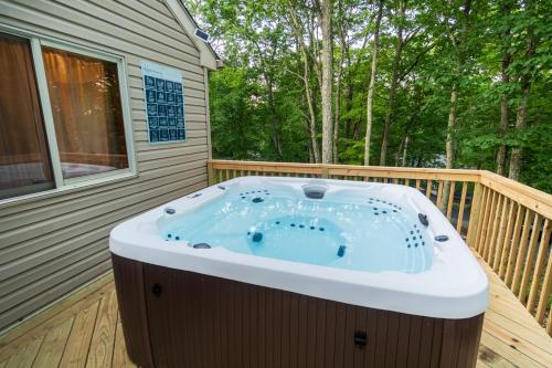 熱水浴缸, Harmony Hill Stylish 4bd Mountain Retreat, Hot Tub, Games in 布什基爾 (PA)