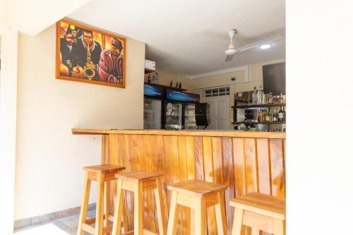 Pub/Hol, La Maison 29 in Roseau