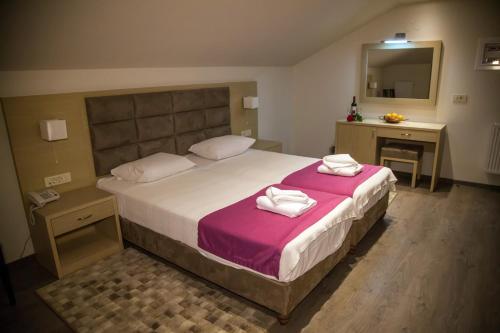 2 twin beds
