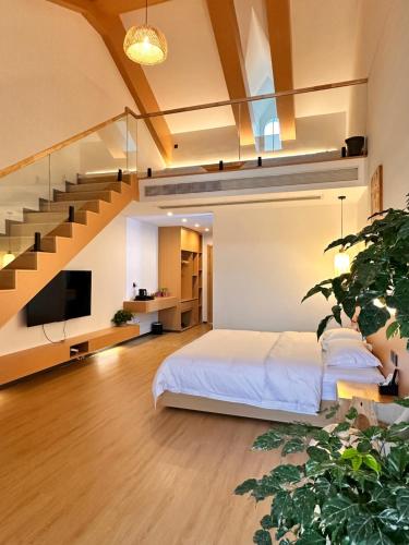 . Slowdown Hostel Wulong