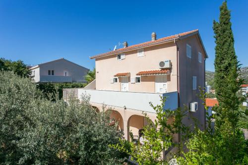 Family friendly apartments with a swimming pool Seget Vranjica Trogir - 14409 - main image